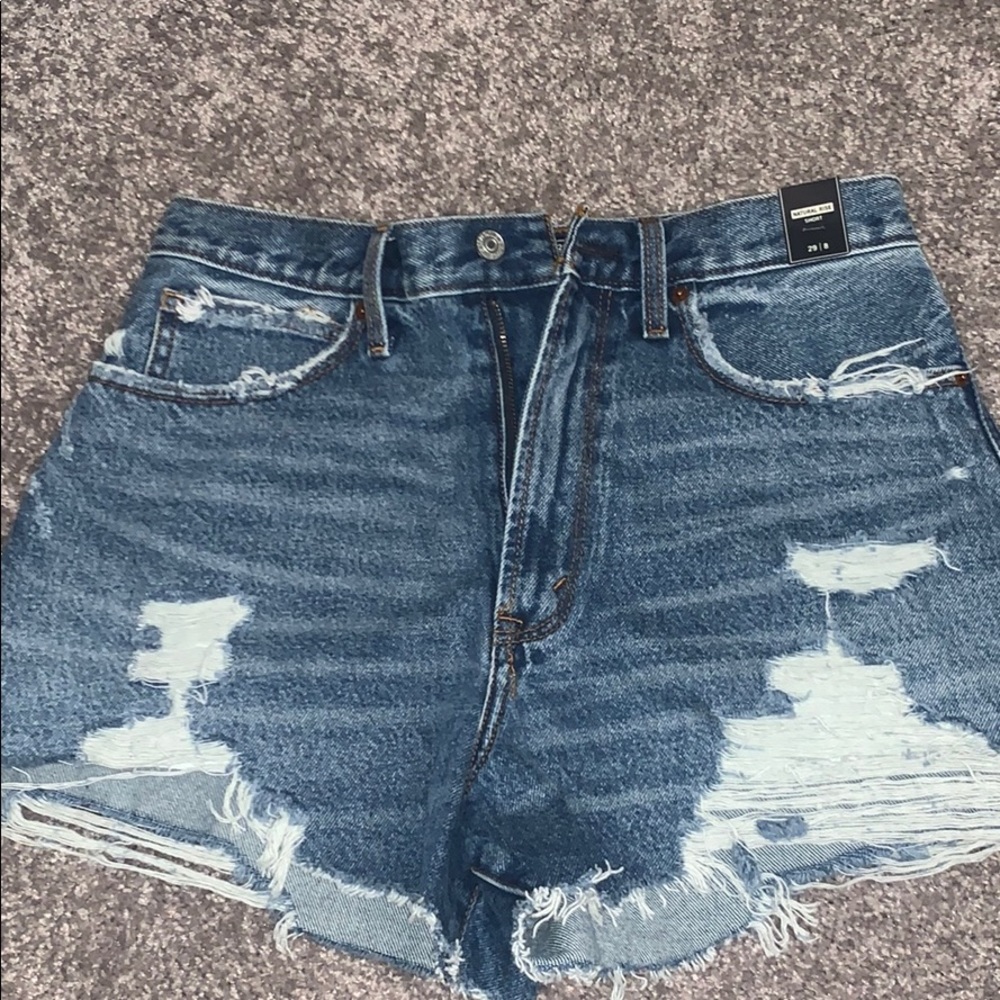 Abercrombie NWT natural rise short